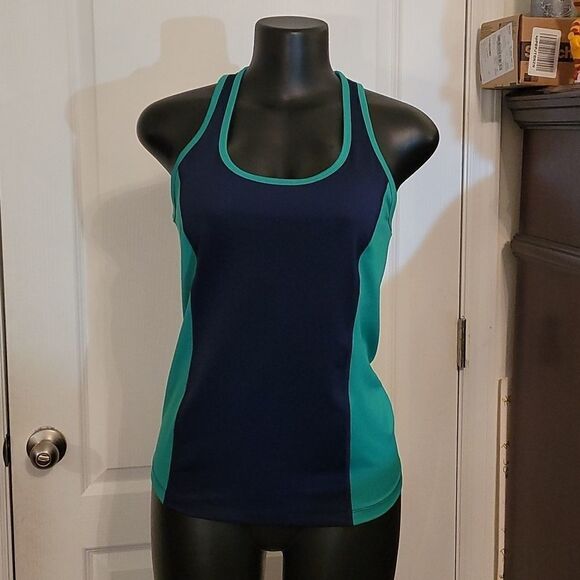 BRAND NEW AERIE F.I.T TOP WITH BUILT IN SPORT BRA - Picture 9 of 14